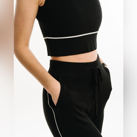 Zyia Black Piping Classy Sweater Tank - Picture 3 of 8